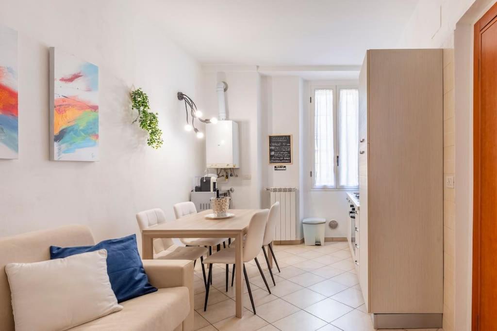 Modern In Next To Metro M5 - Sarca 73 *